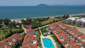 Seaside Residence, Villa Gül, Denize sıfır, 3 Yatak odalı , 6 Kişilik ,Triplex Site İçerisinde Havuzlu Villa